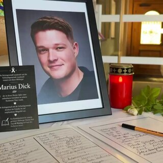 Kondolenzbuch in Landstuhl für den in Trier getöteten Studenten Marius Dick 