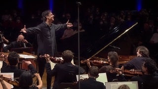 Teodor Currentzis dirigiert