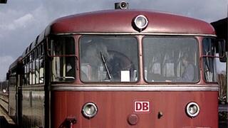 Eine alte, rote Lok