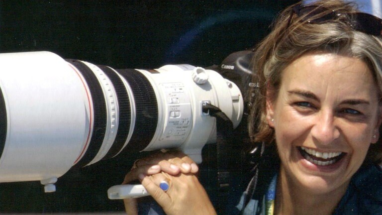 Die deutsche Fotografin Anja Niedringhaus bei den Olympischen Spielen 2004 in Athen