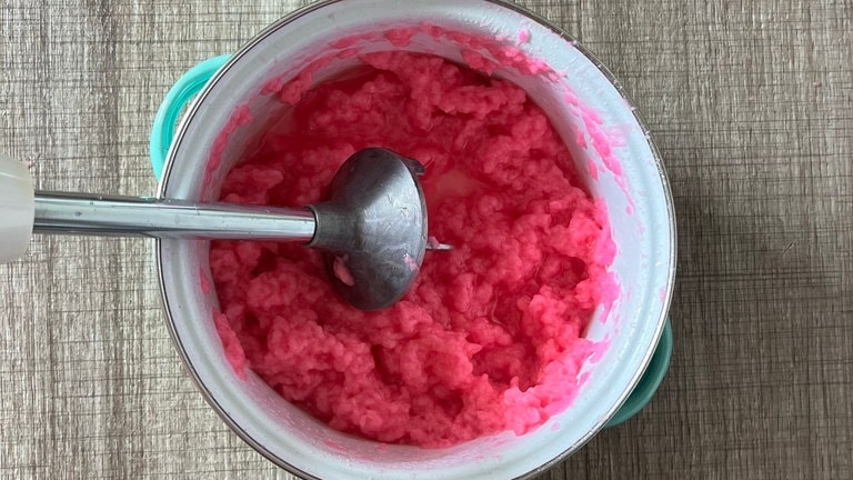 Gemixte Pulpe mit Wasser verdünnen, pürieren...