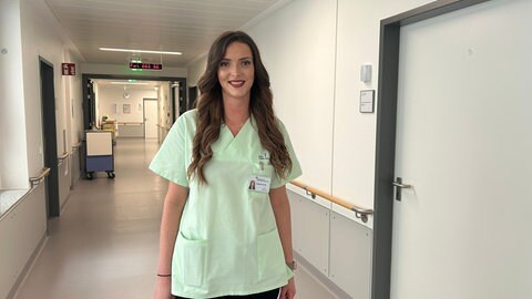 Grüne Damen und Herren im Brüderkrankenhaus Trier