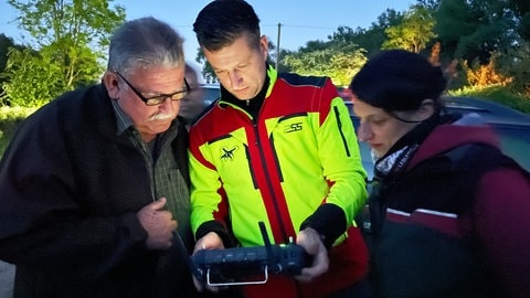 Auf dem Bildschirm der Fernsteuerung kann man die Szenerie beobachten