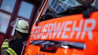 In einem Entsorgungsbetrieb in Mainz ist ein Feuer ausgebrochen.