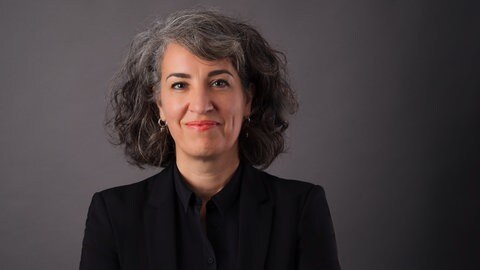 Bianca Biwer, Bundesgeschäftsführerin Weißer Ring, lächelt in die Kamera.