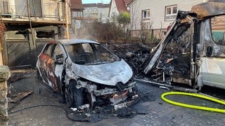 In Schwaigern hat ein brennendes Elektroauto eine Kettenreaktion ausgelöst.