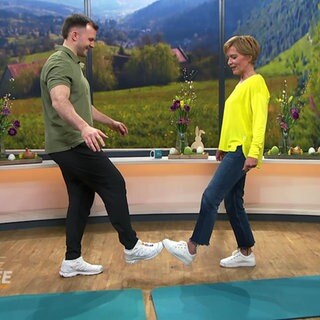 Physiotherapeut Florian Michel und Moderatorin Evelin König