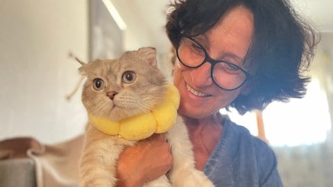 Katzenretterin Heidrun Mahl aus Hambrücken kümmert sich um streunende Kätzchen.