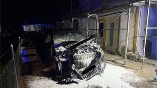 Nächtlicher Einsatz der Feuerwehr in Gundelsheim: Das Auto brannte vollständig aus.