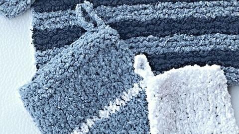 Kleine Waschhandschuhe und Handtücher aus Frottee