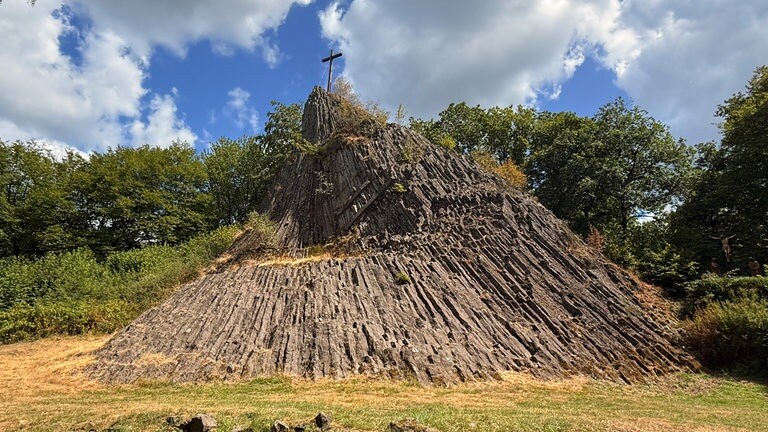 Der Druidenstein ist Millionen von Jahre alt und war schon für die Kelten und ihre Druiden wohl ein mystischer, besonderer Ort. Er ist außerdem Namensgeber des gesamten Druidensteigs.