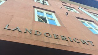 Das Landgericht Frankenthal von außen: Hier wurden mutmaßliche Mitglieder einer Schockanrufer-Bande verurteilt.