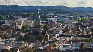 Neben der Stadt Kaiserslautern gehören der Donnersbergkreis, der Kreis Kusel und der nördliche Teil des Landkreises Kaiserslautern zum Wahlkreis 208.