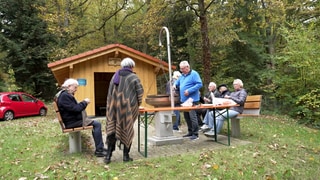 Gemeinsames Grillen in der Hütte des Vereins in Scheuern.