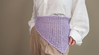 Kleines Häkeltuch aus halbem Granny Squares