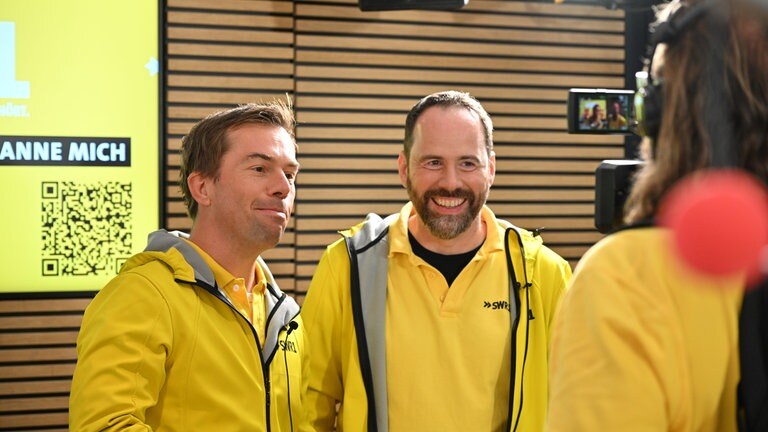 Hitparadenschicht vorbei für Veit Berthold und Torsten Buschmann. Da haben die beiden gut lachen, denn jetzt wartet auf sie ein leckeres Frühstück und ein paar Stunden Schlaf.