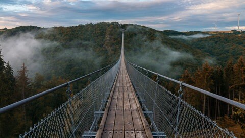 Die Geierlay Brücke im Hunsrück im Herbst