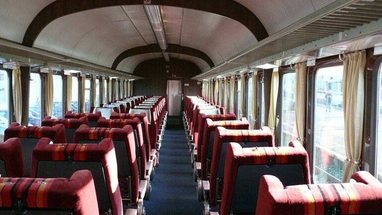 Blick in den 1. Klasse Grossraumwagen