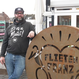 Max hat sich mit seinem eigenen Imbiss "Flieten Franz" einen Traum erfüllt