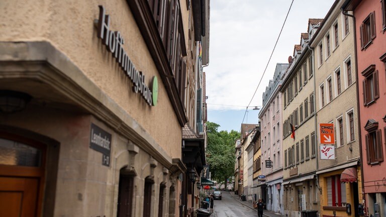 Blick in die Leonhardstraße - hier sind zahlreiche Bordelle.