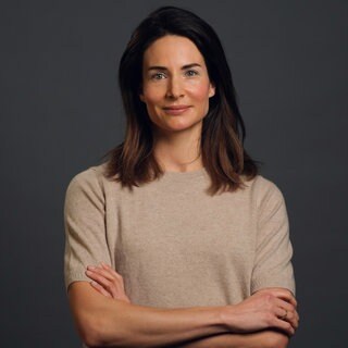 Molekularbiologin Hanna Heikenwälder schaut in die Kamera.