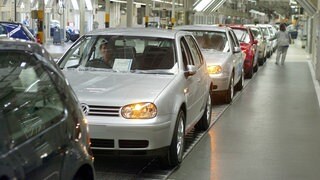 Volkswagen Werk in Wolfsburg . Hier die Endmontage des VW Golf.