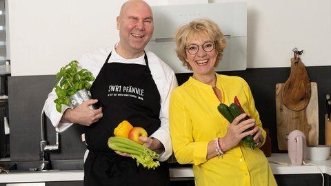 SWR1 Pfännle-Koch Eberhard Braun und Moderatorin Petra Klein. Pfännle Motto 2023: Klassiker neu geschmeckt