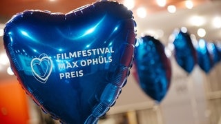 Luftballons mit dem Logo vom Filmfestival Max Ophüls Preis