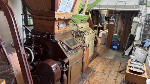 Die Walzstühle in denen das Mehl aus dem Korn herausgequetscht wird.
