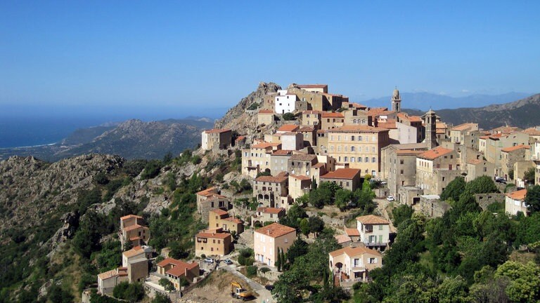 Das Bergdorf Speluncato hoch oben in der Region Balagne.