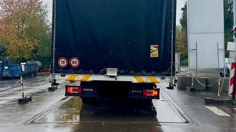 Auf der A63 bei Biebelnheim wurde ein Klein-Laster gestoppt, weil er viel zu viel zu überladen war.