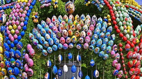 Von bekannten Zeichentrickfiguren über Clowns bis hin zu schönen Sprüchen - die unterschiedlich großen Eier sind handbemalt. Jedes Jahr werden sie vom Schechinger Helmut Bernert abgelichtet. 