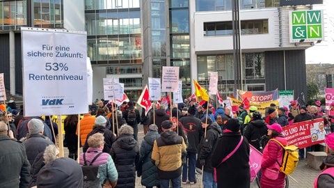 Demo für faire Renten in Karlsruhe