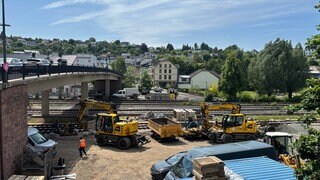 Die Deutsche Bahn findet keine Fachfirmen, die Oberleitungen an der Eifelstrecke bauen.