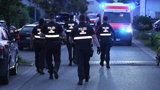 Polizeinsatz auf einer Straße in Rheinböllen