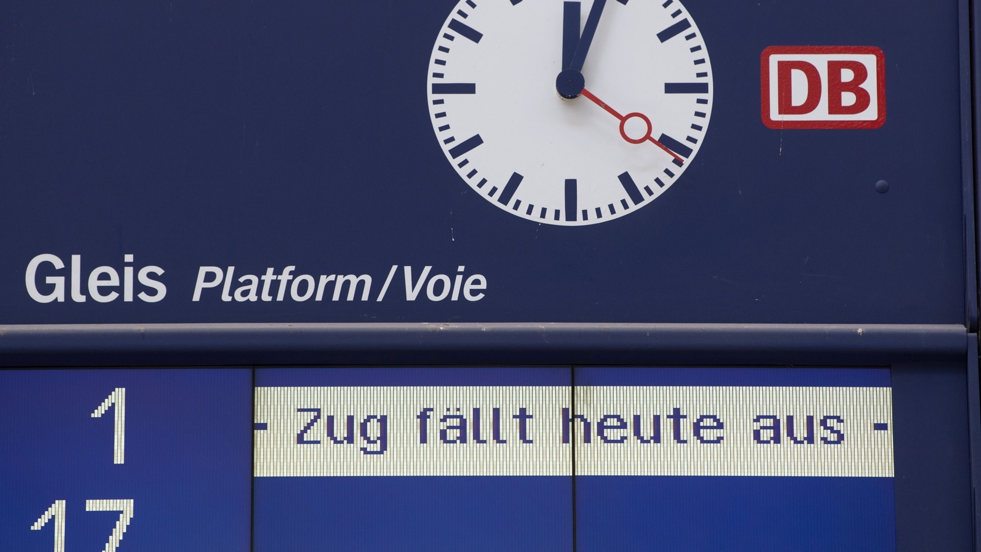 Lkw mit Kippmulde reißt Bahn-Oberleitung bei Geisingen herunter