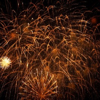 Leuchtendes Feuerwerk: Wie  in den letzten Jahren schon, gibt es erneut Diskussionen, ob privates Feuerwerk eingeschränkt oder gar verboten werden soll. Einige Kommunen in RLP haben dazu Regelungen getroffen. 