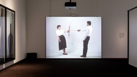 In einer großen Retrospektive von Marina Abramovic hat das Amsterdamer Stedelijk Museum auch Aufnahmen der gemeinsamen Performances mit ihrem früheren Partner Ulay gezeigt.