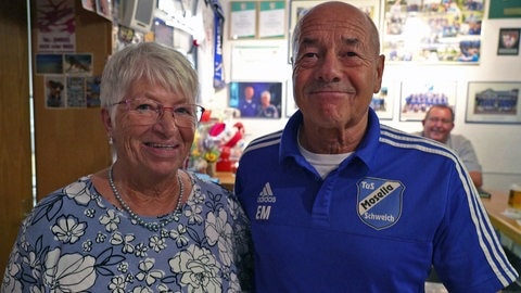 Die Wirtsleute Erna und Erwin in ihrem Vereinslokal in Schweich