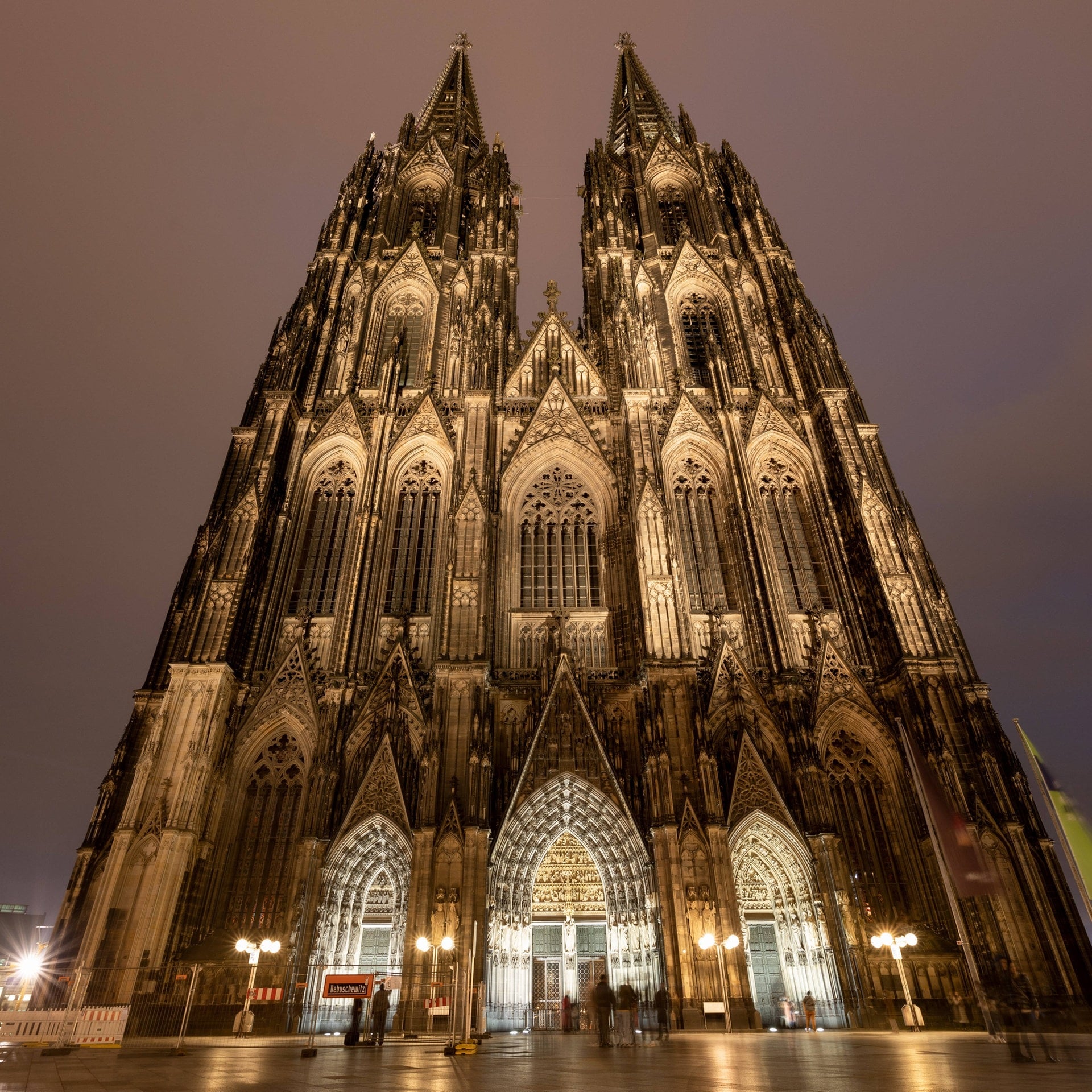 Stimmt es, dass der Kölner Dom sich selbst gehört? episode artwork