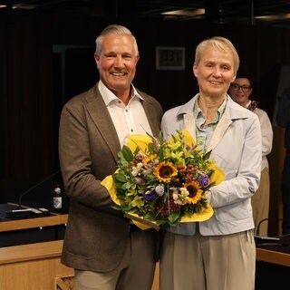 Der neue Landrat des Westerwaldkreises Klaus Lüttkefedder (CDU, links) mit der 1. Kreisbeigeordneten Gabriele Wieland (CDU, rechts).