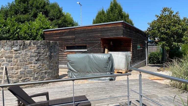 In Öhringen laufen die Bauarbeiten an der Sauna im Hallenbad.