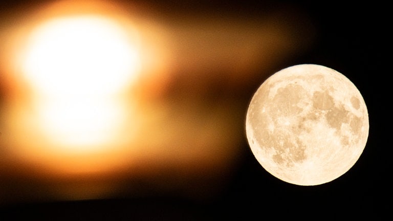 Warum hat der Mond keine Atmosphäre?