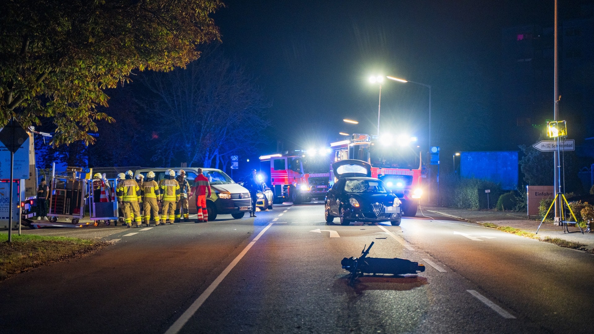 Zwei Jugendliche bei E-Scooter-Unfall schwer verletzt