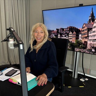Notärztin Lisa Federle im SWR Studio Tübingen gibt Interview zum Thema Angst.