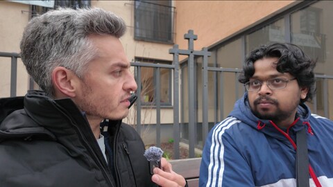 Host Marvin (li) mit Geethan.