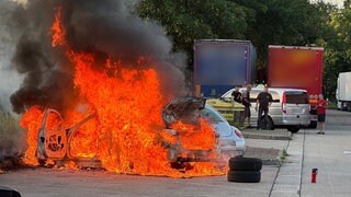 An der Rastanlage Wunnenstein bei Ilsfeld ist ein Auto komplett ausgebrannt.