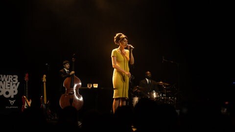 Sienna Spiro beim „SWR3 New Pop Festival“ 2026 im Festspielhaus Baden-Baden.