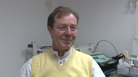 Hautarzt Peter Wolf aus Mosbach (Neckar-Odenwald-Kreis) hat seine Kassenzulassung zurückgegeben und behandelt nur noch Selbstzahler.