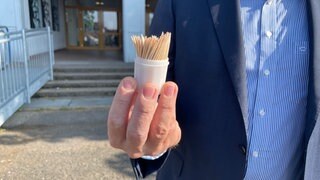 Eine Dose mit herkömmlichen Zahnstochern (Symbolbild).